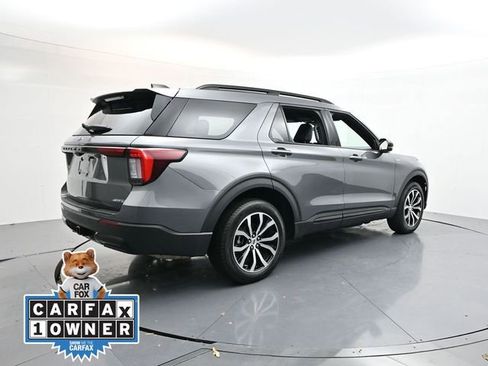 Used 2025 Ford Explorer ST-Line image 9