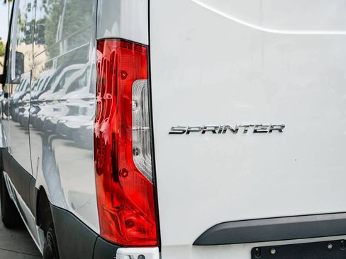 Used 2026 Mercedes-Benz Sprinter 2500 image 9