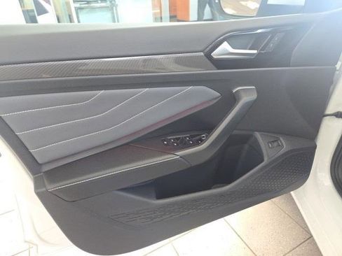 Used 2025 Volkswagen Jetta SEL image 10