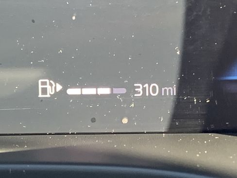 Used 2025 Volvo XC40 B5 Core image 22