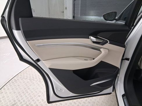 Certified 2024 Audi Q8 e-tron Premium Plus w/ Premium Plus Package image 31