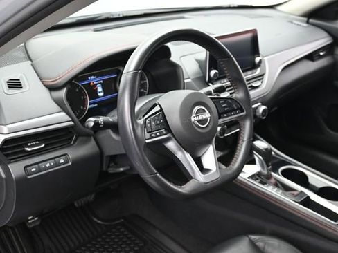 Used 2024 Nissan Altima 2.5 SR FWD image 15