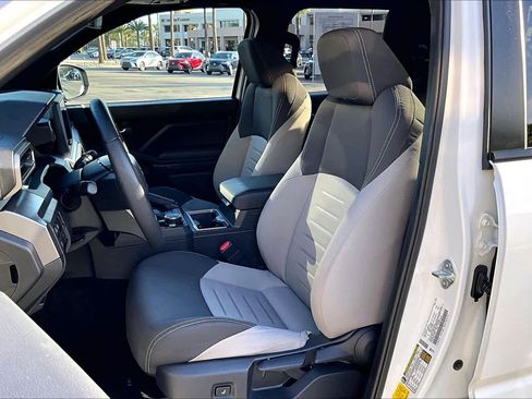 Used 2025 Toyota Tacoma TRD Sport image 7