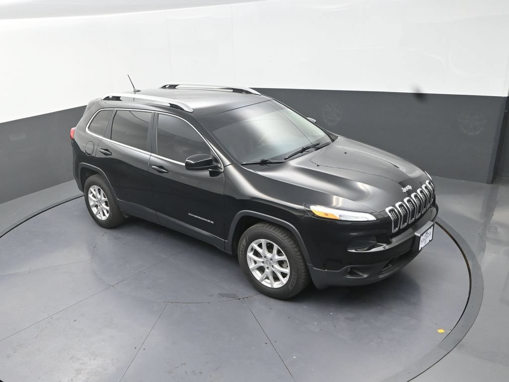 Used 2018 Jeep Cherokee Latitude AWD/4WD image 14