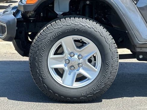 Certified 2022 Jeep Gladiator Sport AWD/4WD image 24