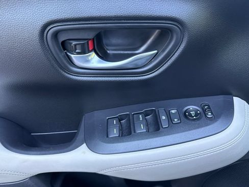 Certified 2025 Honda HR-V LX image 5