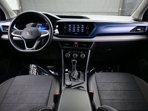 Used 2023 Volkswagen Taos SE w/ Panoramic Sunroof Package image 17