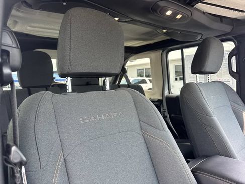 Used 2024 Jeep Wrangler Unlimited Sahara AWD/4WD image 29