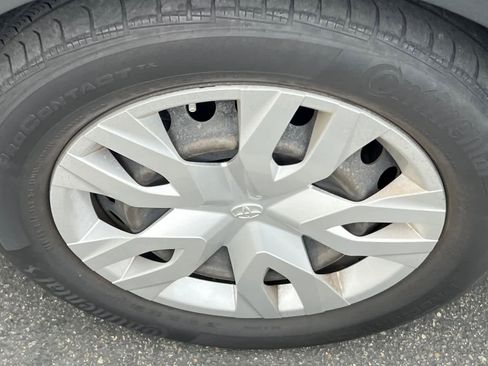 Used 2021 Toyota C-HR LE image 22