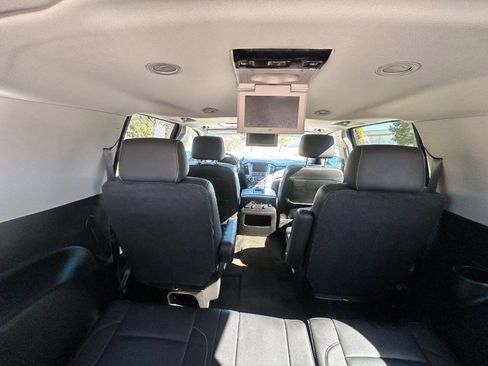 Used 2017 Chevrolet Suburban LT image 15