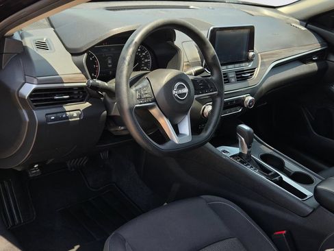 Used 2025 Nissan Altima 2.5 SV FWD image 21
