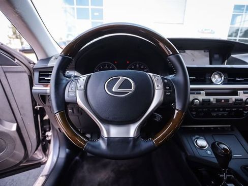 Used 2015 Lexus ES 350 w/ Luxury Package FWD image 27