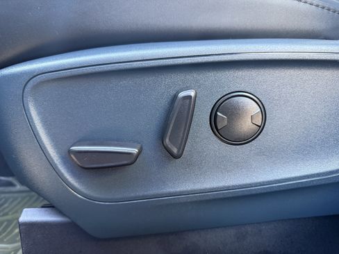 Used 2025 Ford Maverick Lariat w/ Black Appearance Package image 18