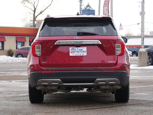 Used 2023 Ford Explorer XLT w/ Equipment Group 202A image 4