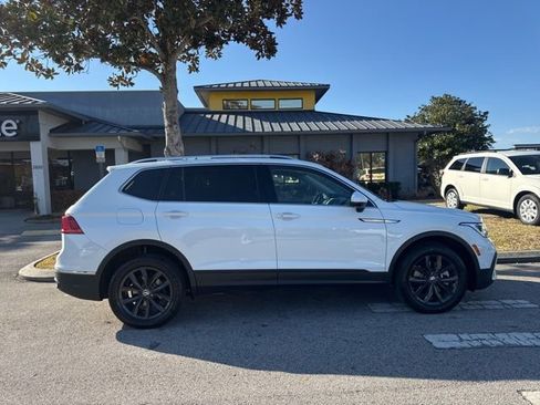 Used 2024 Volkswagen Tiguan SE image 8