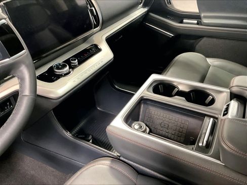 Used 2025 Ford Expedition Active image 21