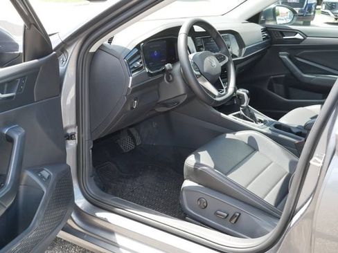Certified 2022 Volkswagen Jetta SE FWD image 12