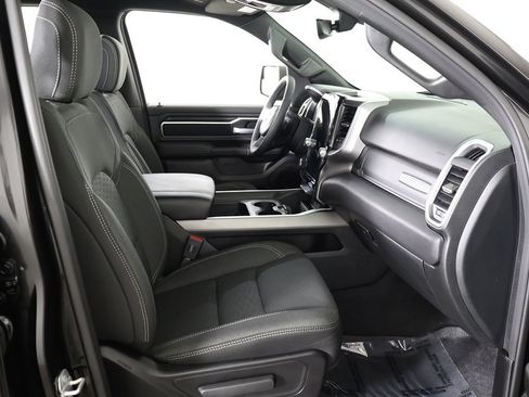 Used 2025 RAM 1500 Big Horn AWD/4WD image 32