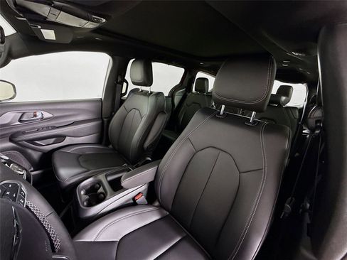 New 2026 Chrysler Pacifica Select image 11