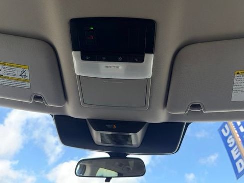 Used 2024 Nissan Pathfinder SV FWD image 14
