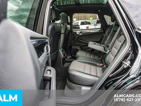 Used 2023 Porsche Macan Turbo image 21