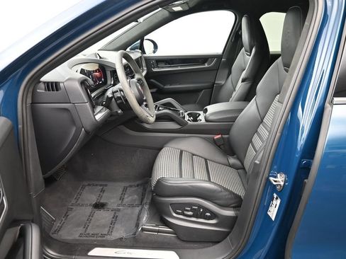 Certified 2025 Porsche Cayenne Coupe AWD/4WD image 10
