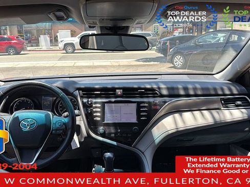 Used 2018 Toyota Camry SE FWD image 11