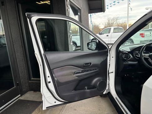 Used 2019 Nissan Kicks S image 7