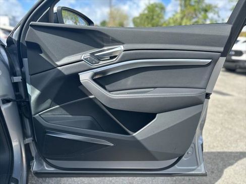 Used 2023 Audi e-tron Premium Plus w/ Premium Plus Package image 19