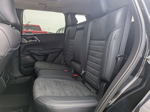 New 2025 Mitsubishi Outlander SE image 14