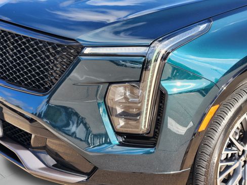 Used 2025 Cadillac XT4 Sport FWD image 35