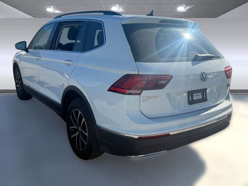 Used 2021 Volkswagen Tiguan SE w/ Panoramic Sunroof Package image 3