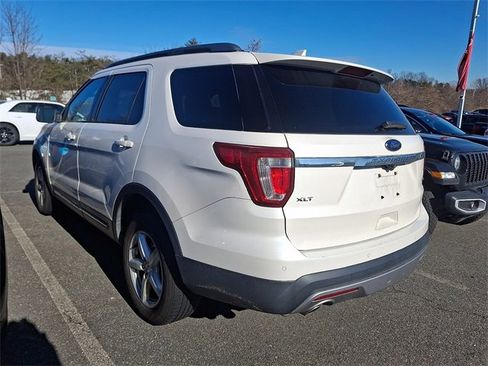 Used 2017 Ford Explorer XLT w/ Equipment Group 202A image 8