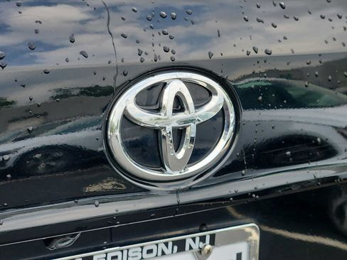 Used 2024 Toyota Highlander XLE AWD/4WD image 29