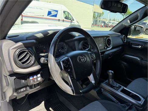 Used 2022 Toyota Tacoma TRD Sport w/ Technology Package AWD/4WD image 14