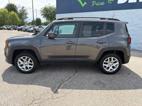 Used 2017 Jeep Renegade Latitude w/ Popular Equipment Group AWD/4WD image 2