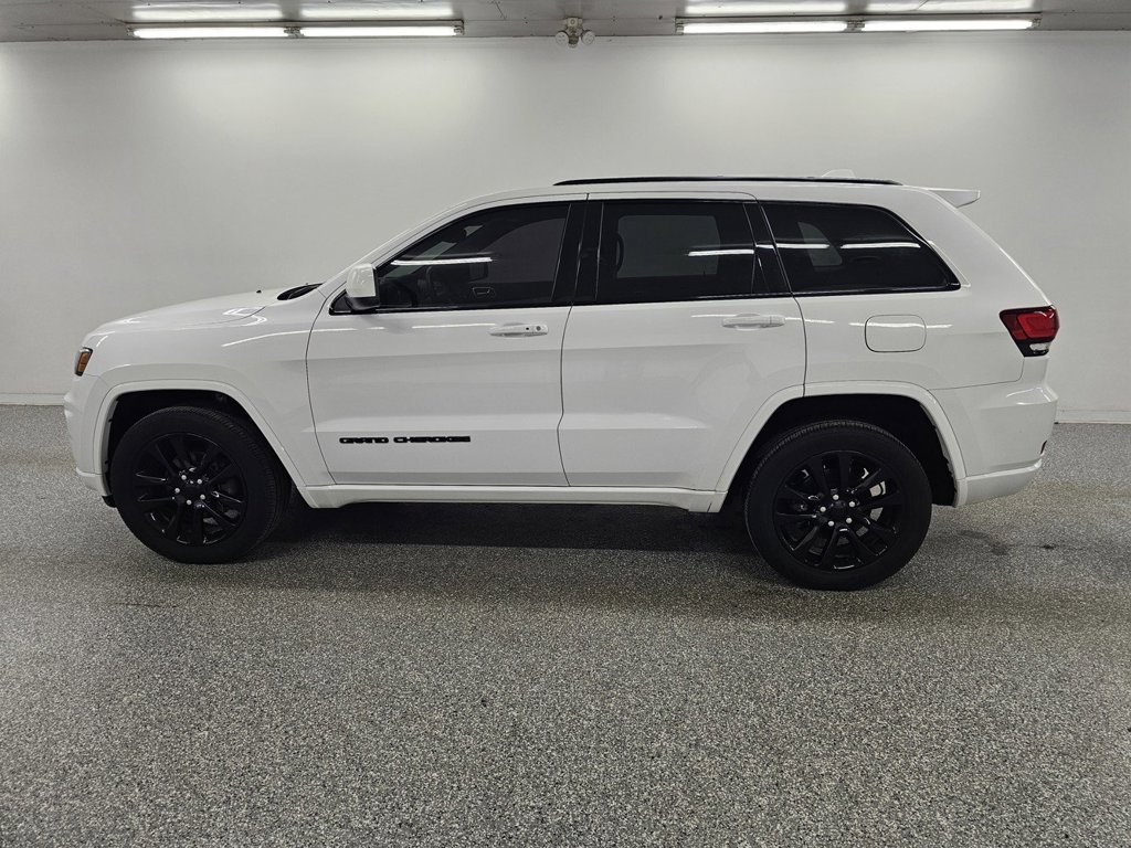 Used 2019 Jeep Grand Cherokee Altitude AWD/4WD image 9