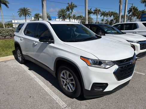Used 2021 Chevrolet Traverse LS image 2