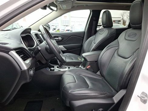 Certified 2018 Jeep Cherokee Overland image 16