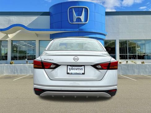Used 2024 Nissan Altima 2.5 S FWD image 3