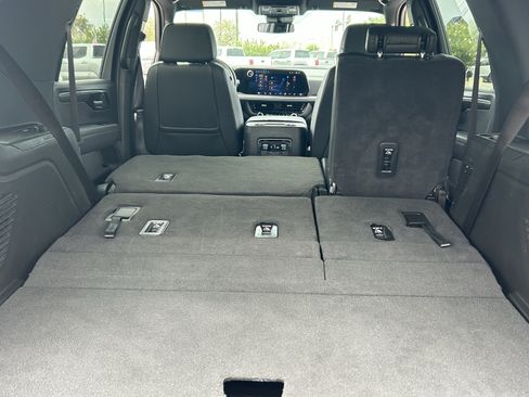Used 2025 Chevrolet Tahoe LT RWD image 10