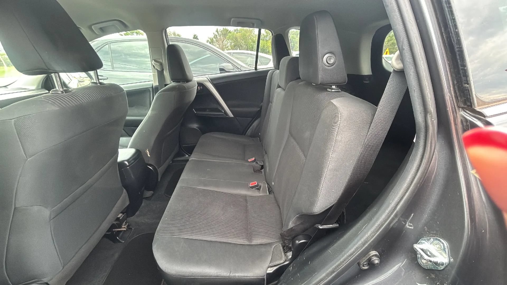 Used 2016 Toyota RAV4 LE FWD image 5