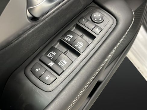 New 2026 Chrysler Pacifica Select AWD/4WD image 25