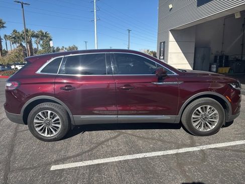 Used 2022 Lincoln Nautilus Standard w/ Premium Package image 4