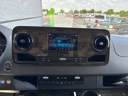 Used 2019 Mercedes-Benz Sprinter 3500 image 32