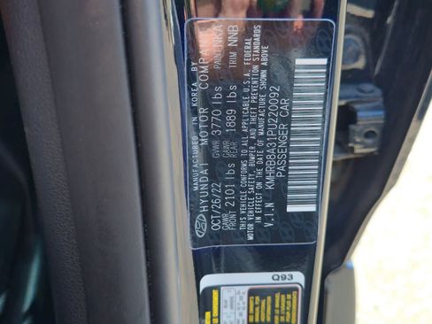 Used 2023 Hyundai Venue SE FWD image 21
