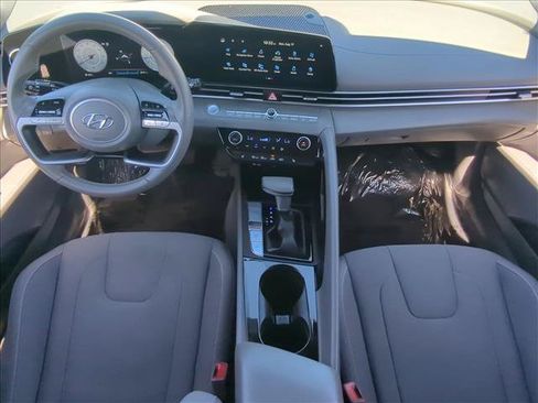 Used 2023 Hyundai Elantra SEL w/ Convenience Package FWD image 17