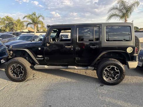 Used 2013 Jeep Wrangler Unlimited Sahara w/ Connectivity Group AWD/4WD image 2