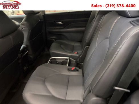 New 2026 Toyota Grand Highlander Platinum image 11