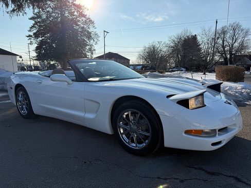 Used 2004 Chevrolet Corvette Convertible w/ Preferred Equipment Group image 2